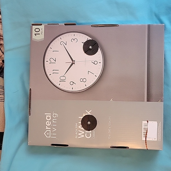 🆕️ Real Living 10" Clock ⏰️ - Picture 2 of 2